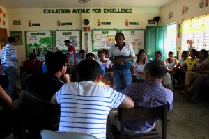 Former Barangay Captain Rogelio Labsan shares how the seawall subproject constructed through Kalahi-CIDSS protected Barangay Mangorocoro of Ajuy, Iloilo from being wiped out during  'Yolanda' to NEDA’s Ramon Falcon and Jonathan Geronimo