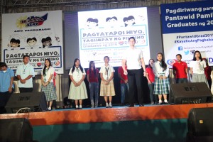 NYC Commissioner-at-Large Dingdong Dantes with selected Pantawid Pamilya graduates during the opening of the program.